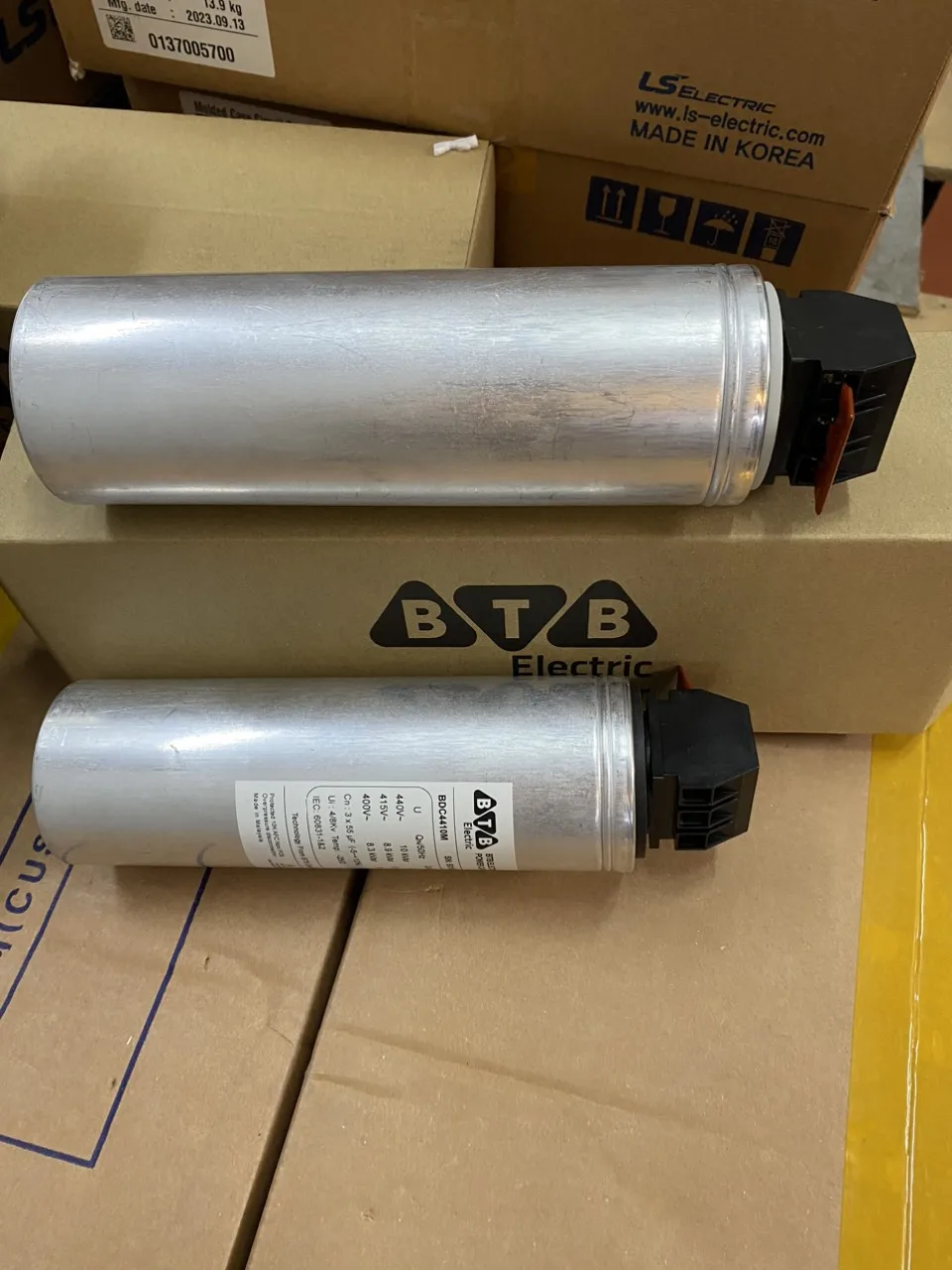 ready to ship low voltage power Capacitor bank 3 phases 440v 5kvar 10kvar 15kvar 20kvar 25kvar 30kvar factory price 2024