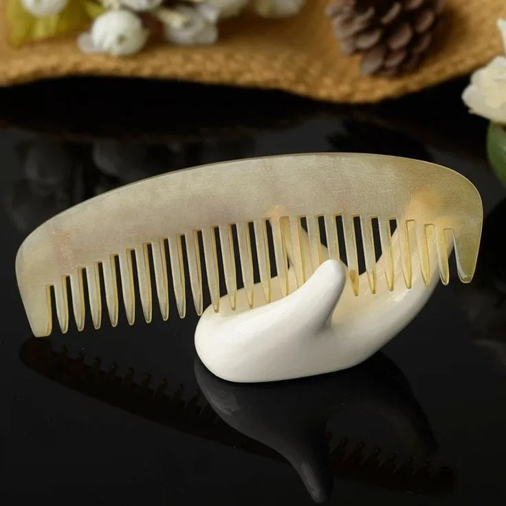 Marco Enterprises High Quality antique design Classic Real horn comb with customized shape and customized design