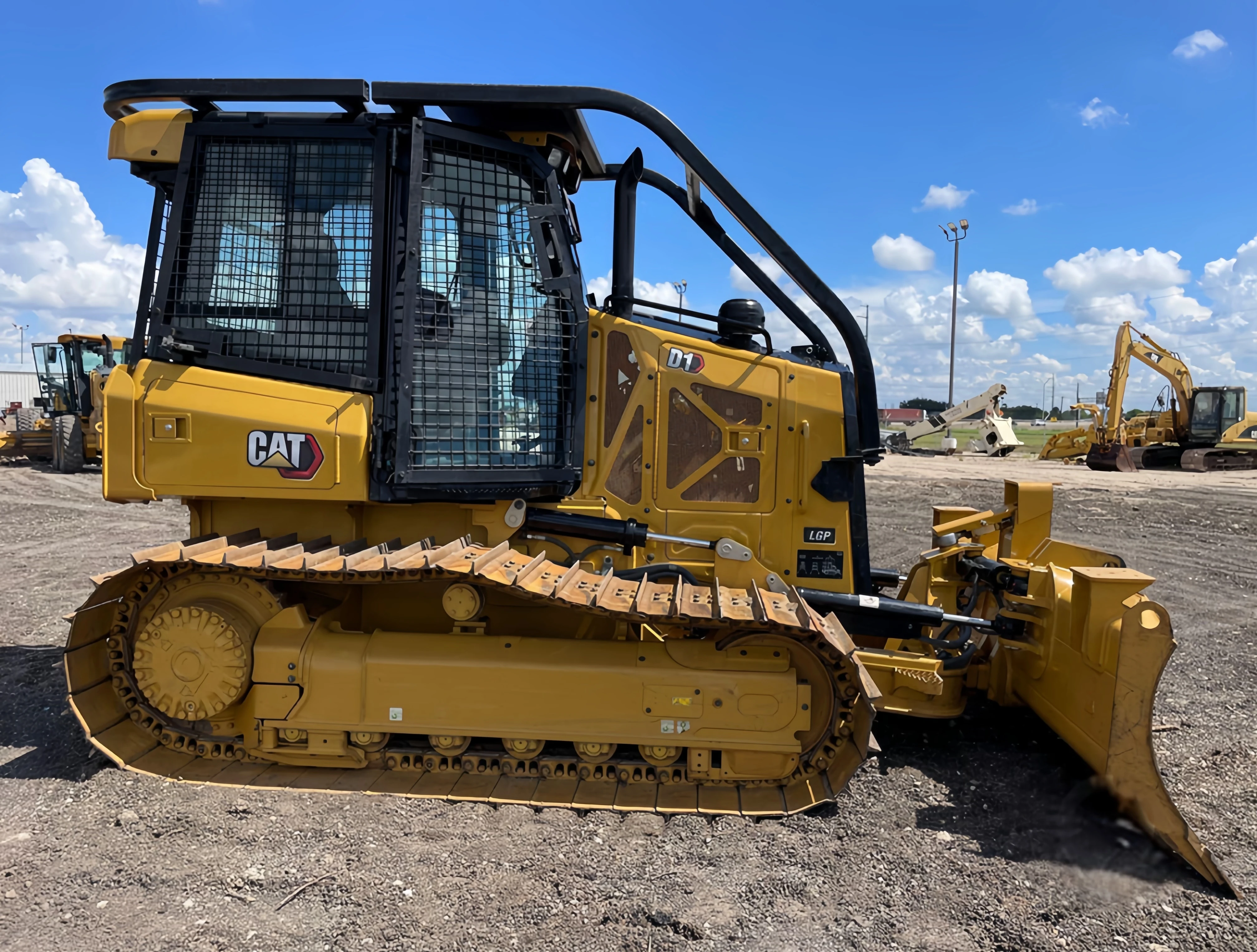 Popular Dozer Line Of Bulldozer Less Usage 2021 Caterpillar D1 LGP Crawler Bulldozer Ready to Operate