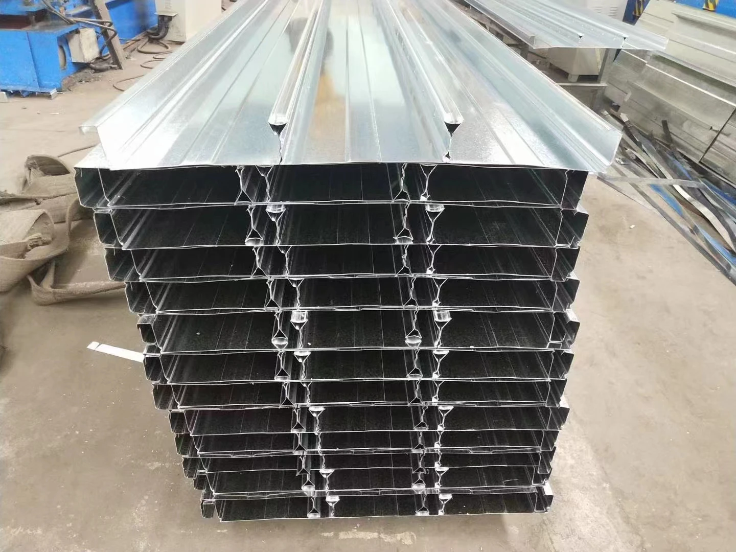 Carbon Steel Galvanized Corrugated Steel Roof Sheet Composite Metal Floor Decking Sheet Price For Steel Structure Warehouse