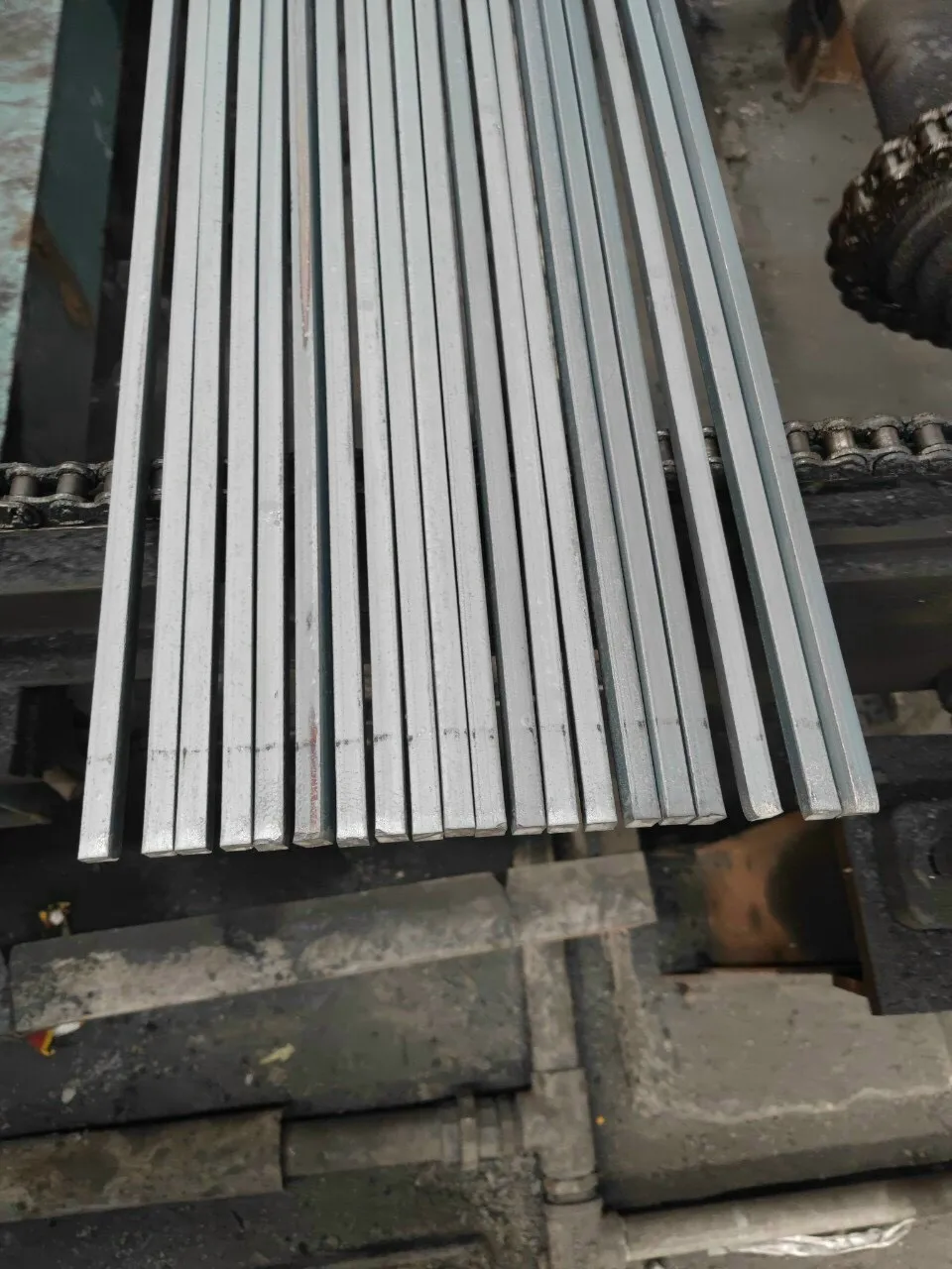 Steel Square Bars Competitive Price  Stainless Using For Structure Building Construction Standard Sea-Worthy Packing Viet Nam
