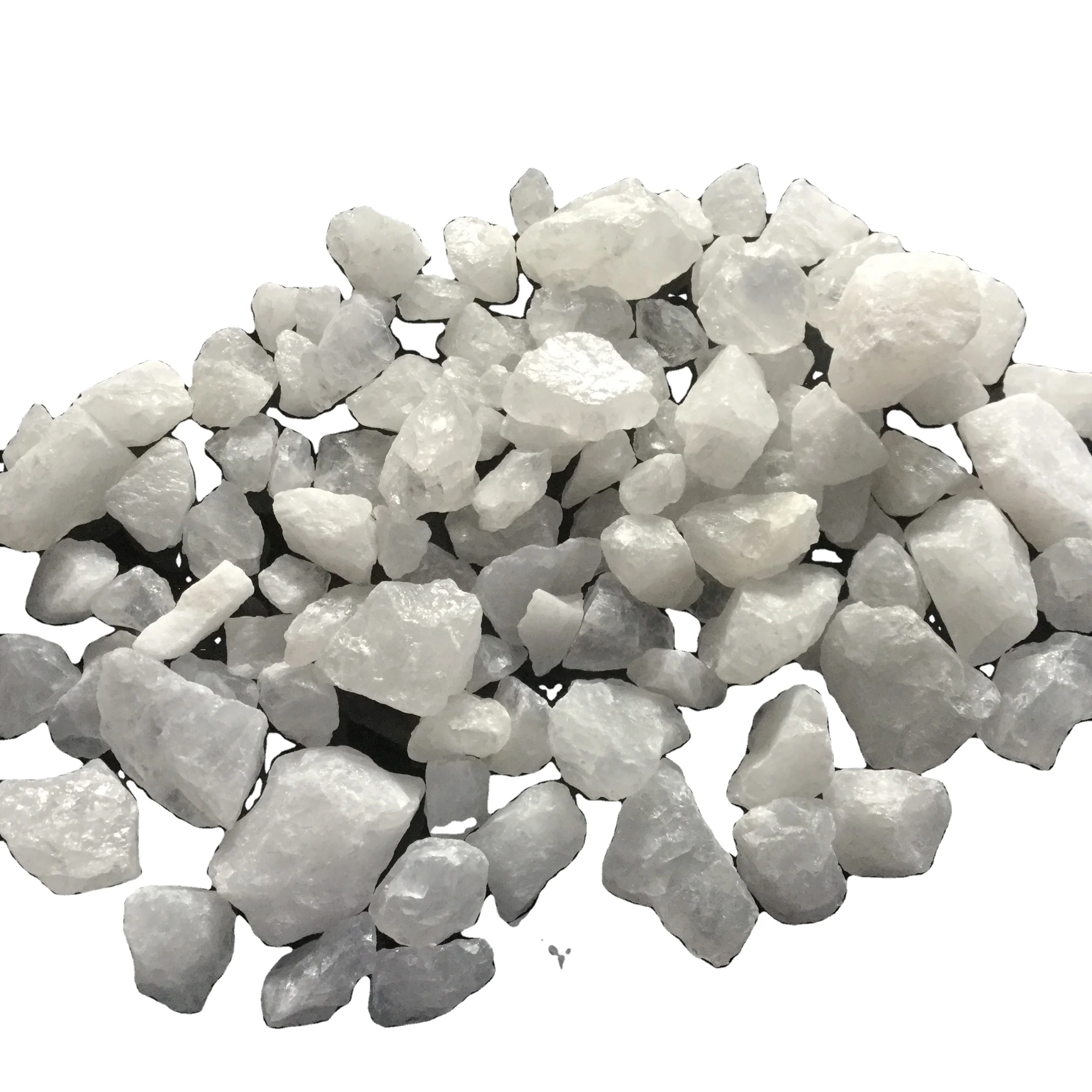 Кристаллические белые кварцевые блестящие кусочки и агрегат