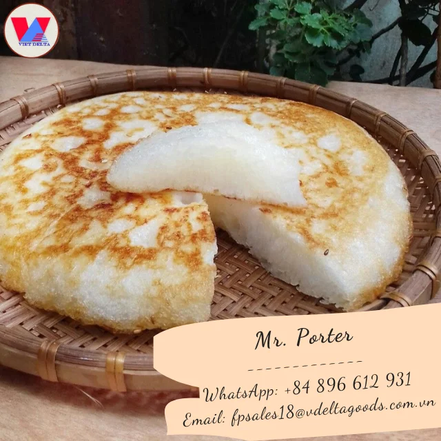 Vietnam specialty Pandan and Coconut Tapioca Cake/ wheat flour steam cake in a mug  / Porter