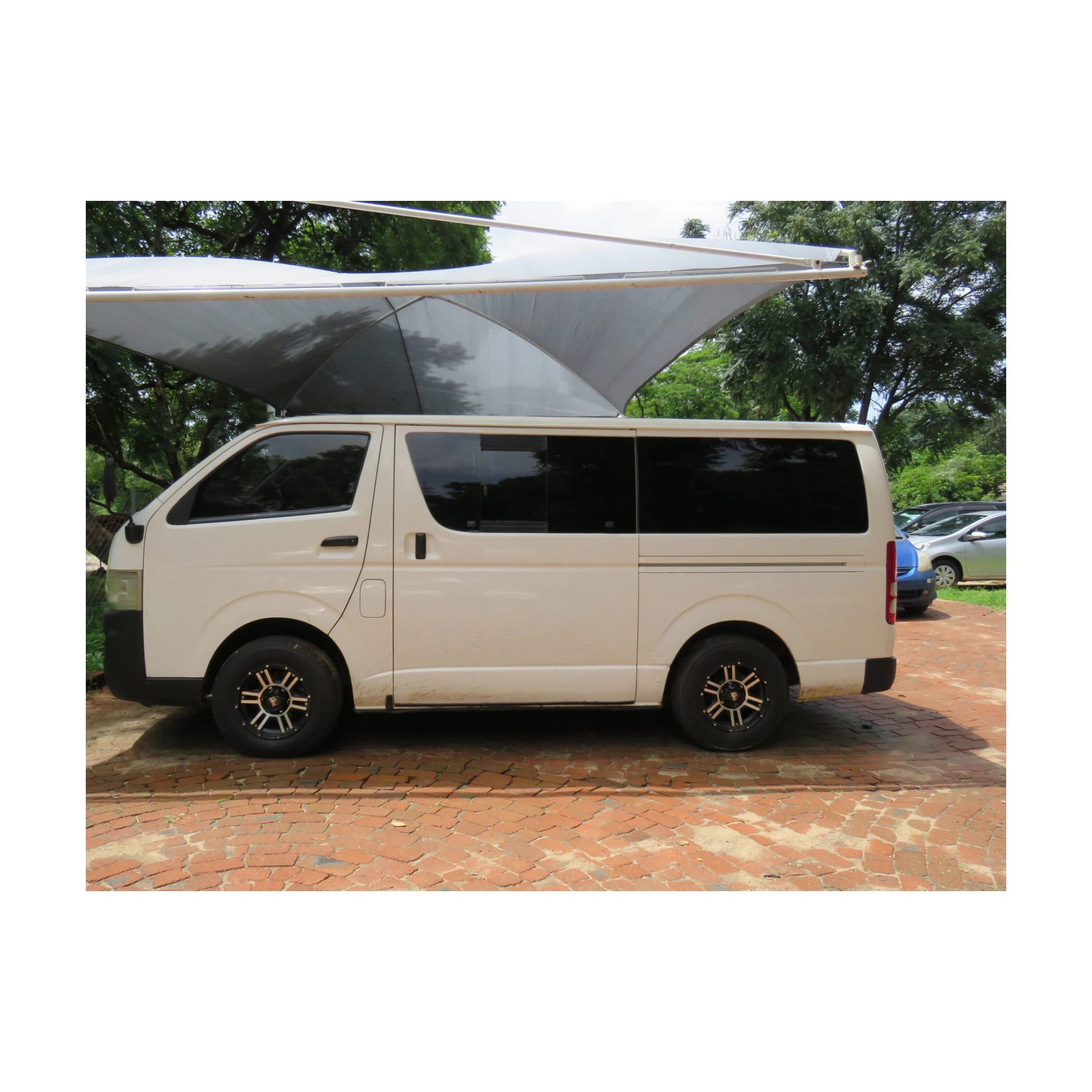 FAIRLY USED CARS TOYOTA HIACE BUS TOYOTA COASTER FOR SALE AT AFFORDABLE PRICES