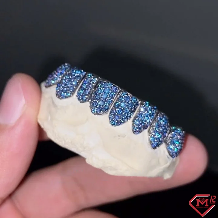 Хип-хоп Grillz алмазные зубы 8 верхних нижних красных синих черных желтых камней 925 серебряных покрытий циркон на заказ