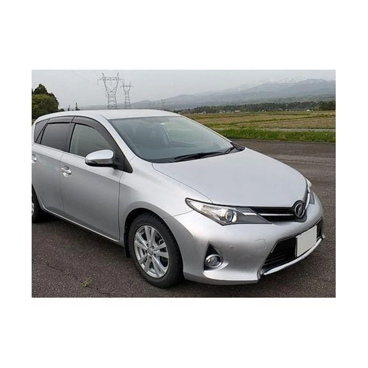 Toyotai Auris remote keyless entry, push-start ignition