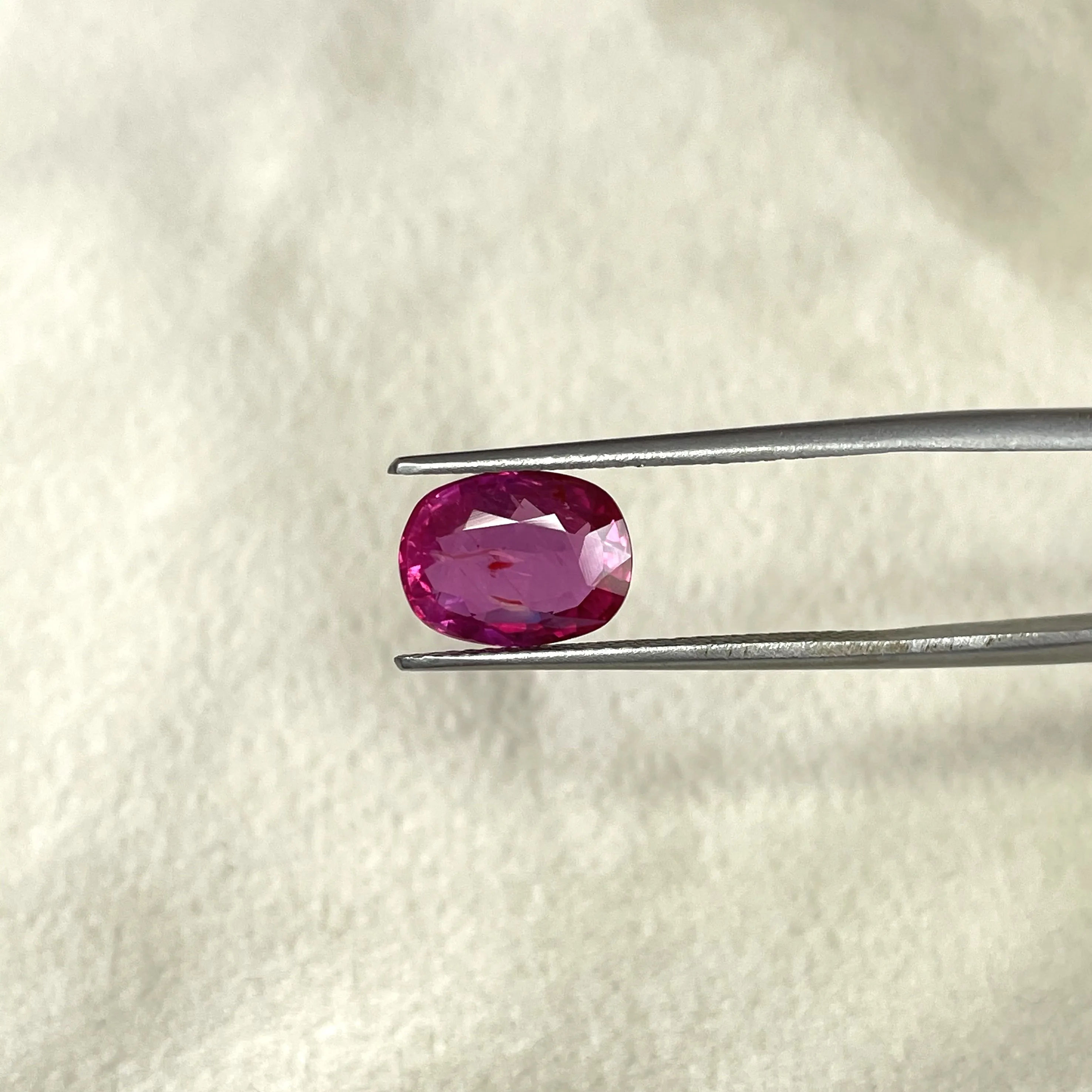 Высшее качество незагретый необработанный натуральный рубин Мозамбикский драгоценный камень 3 карата для изготовления колец и ювелирных изделий