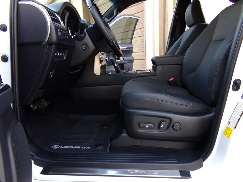 Cheap Used Lexuss 460 GX V8 - 189.2 in @ 3,500 rpm 7 Seater SUV, 100% Good Condition & Warranty & Insurance Covered 1 Year.