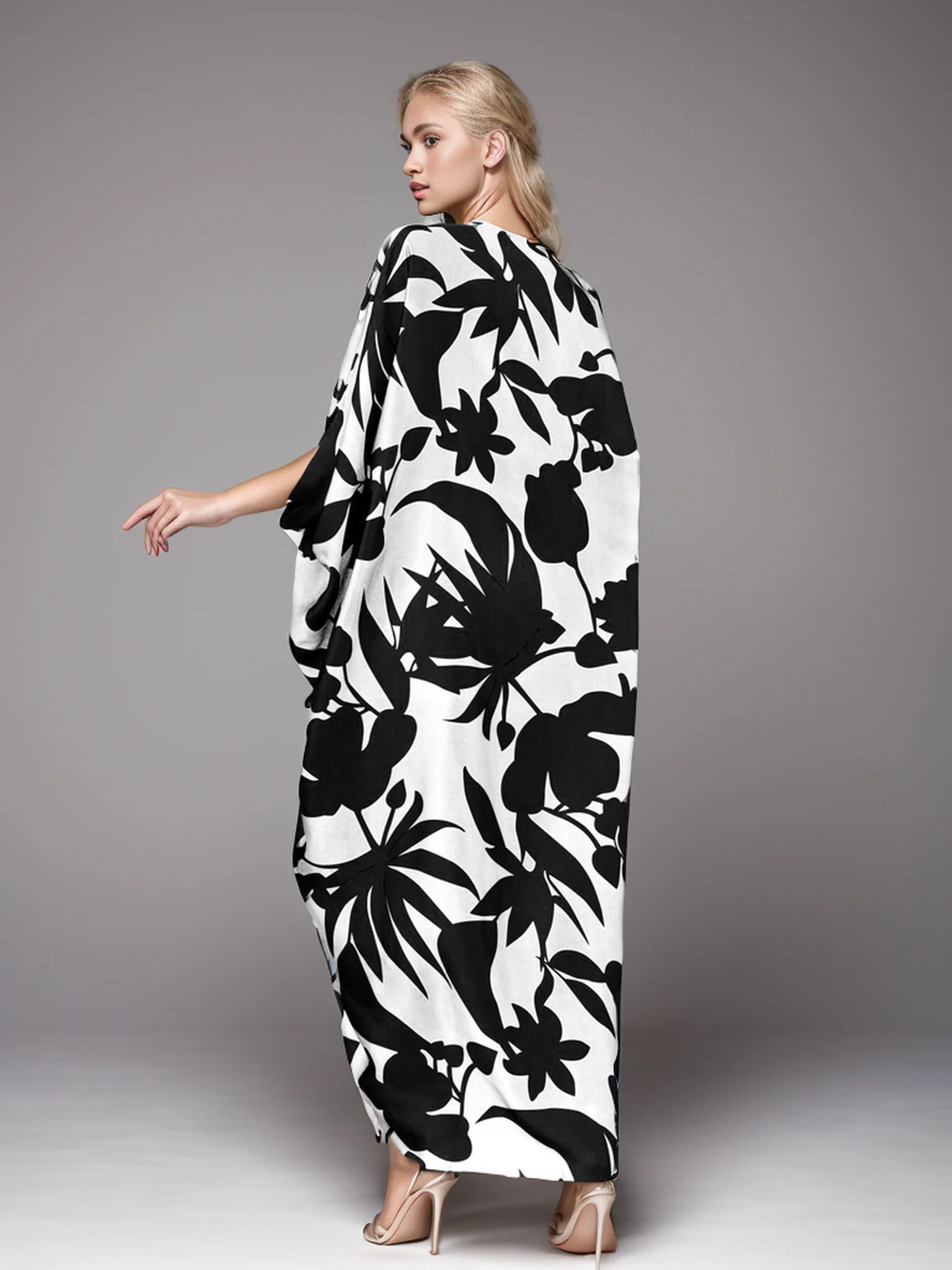 Elegant Black & White Floral Printed Ring Style Kaftan - Perfect For Summer Breeze Collection