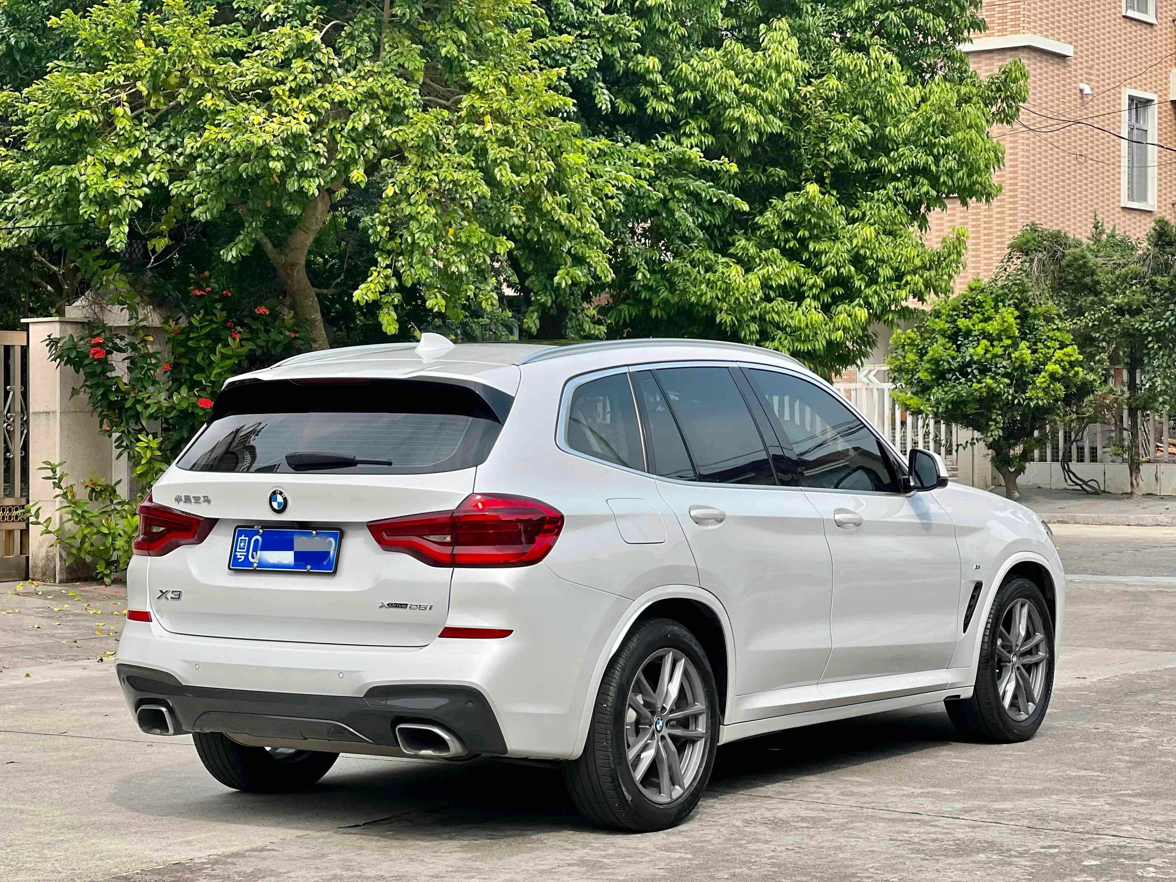 Стильный спортивный внедорожник для BMW X3 2020 xDrive25iM комплект