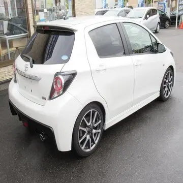 Третье поколение (XP130; 2010) Подержанные автомобили Toyota Yaris для продажи