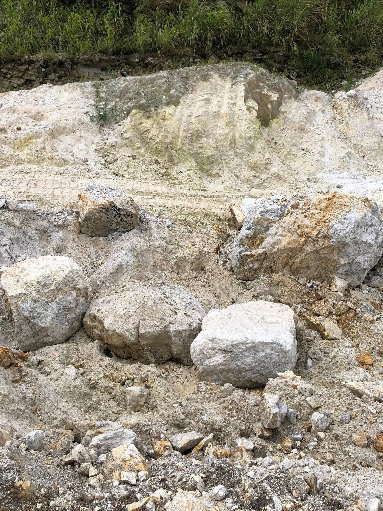 Wholesale industrial grade white calcined kaolin clay powders price for coating plant Ceramic - International standard clay