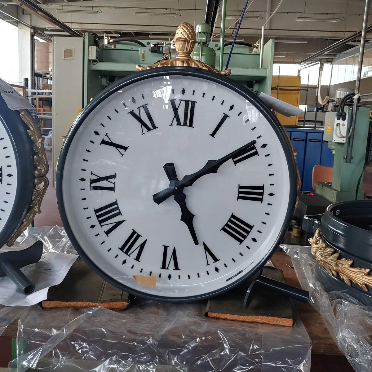 Made in Italy Embellished Modern Single Face Street Clock GPS Synchronization for Urban or Park setting Railway Station Style