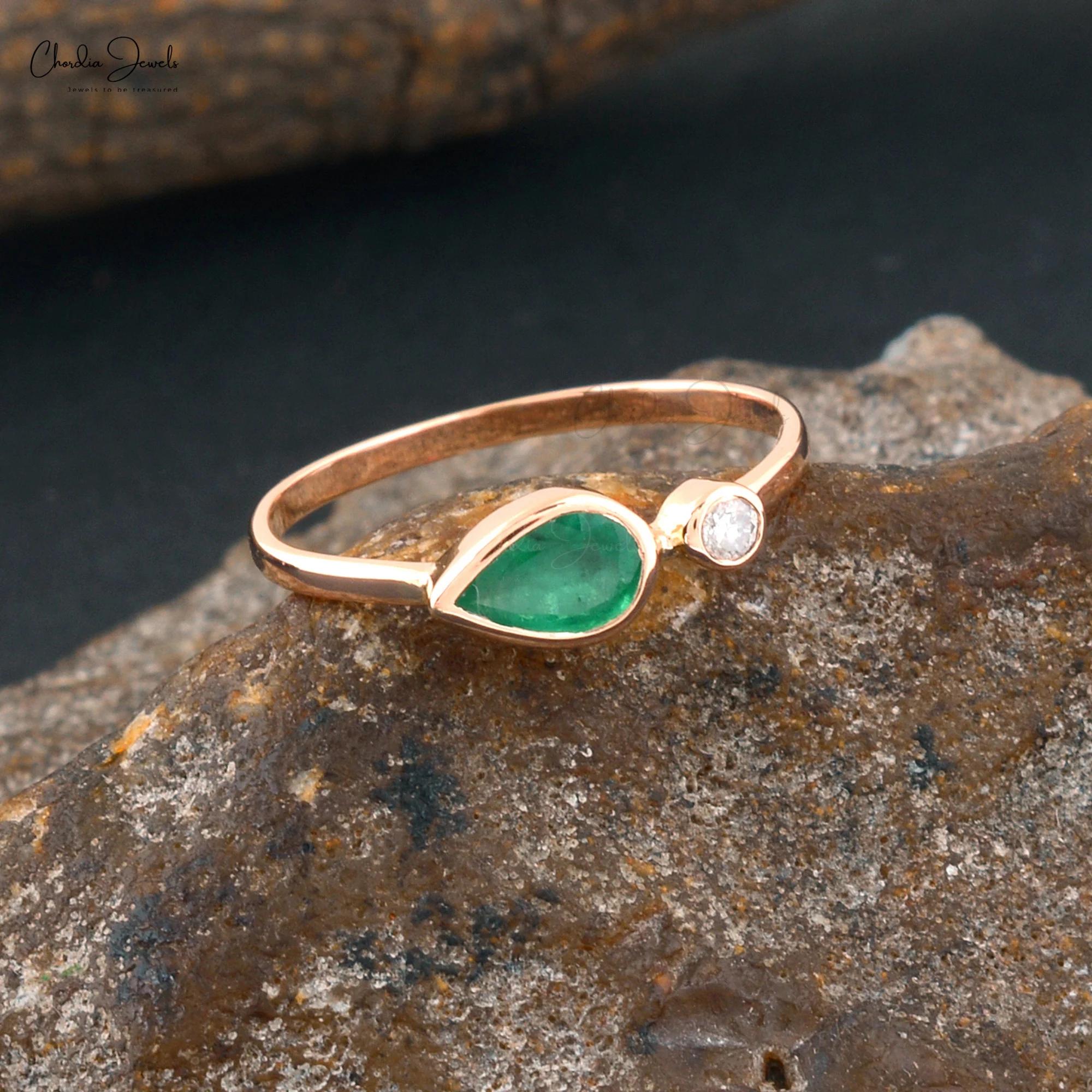 Top Wholesale Supplier 6x4mm Green Emerald Gemstone Bezel Set Ring With G-H Quality Diamond 14k Rose Gold Wholesale Fine Jewelry