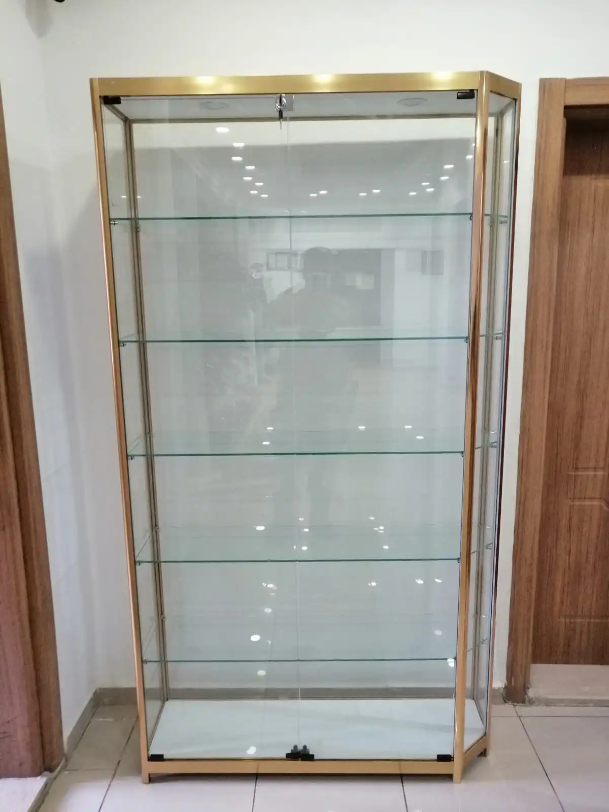 Modern Design Geometric Free Standing Hexagonal Tower Glass Display Cabinets , Aluminum Frame Corner Glass Vitrines