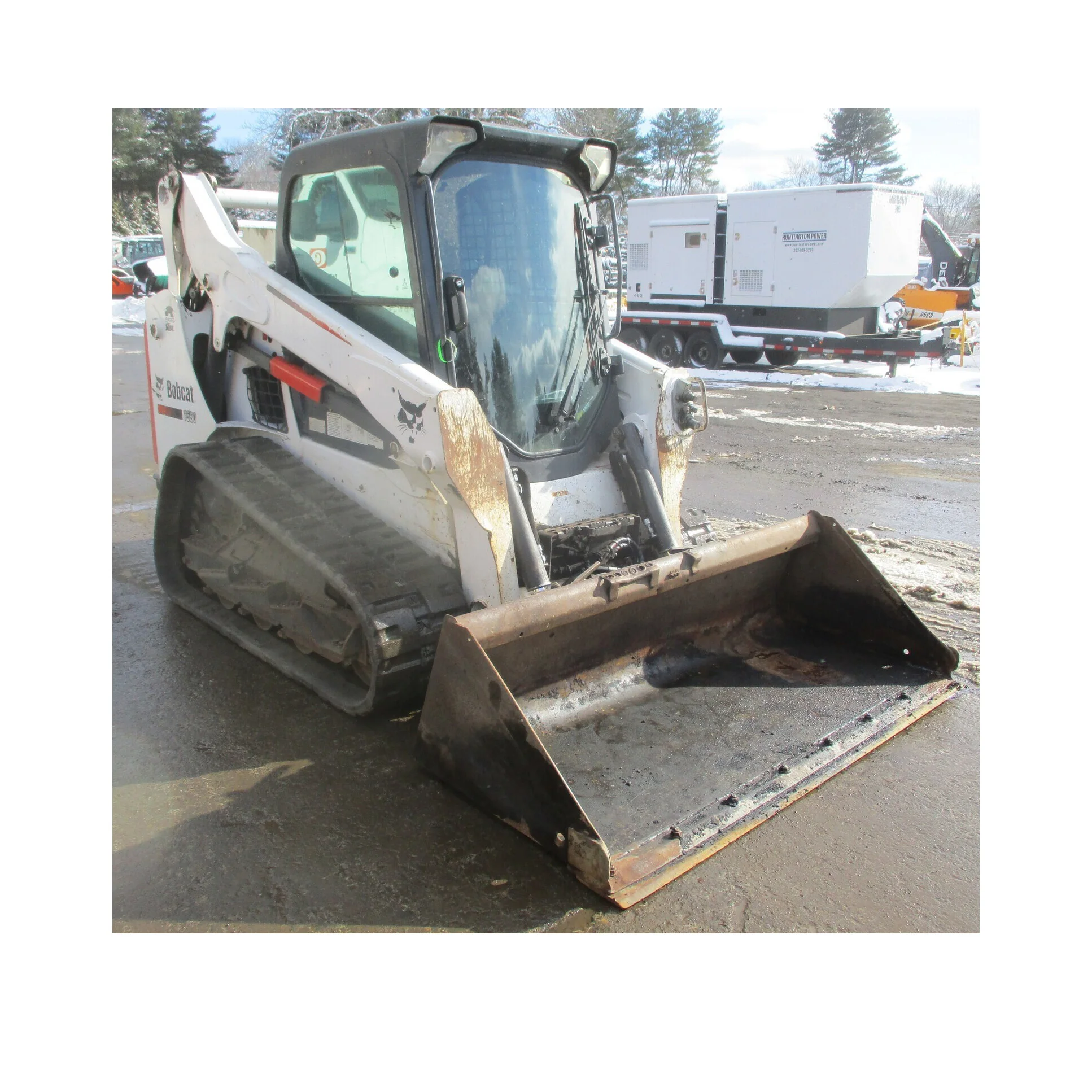 Компактный гусеничный погрузчик Bobcat T770 с 4-тонным дизельным выключателем