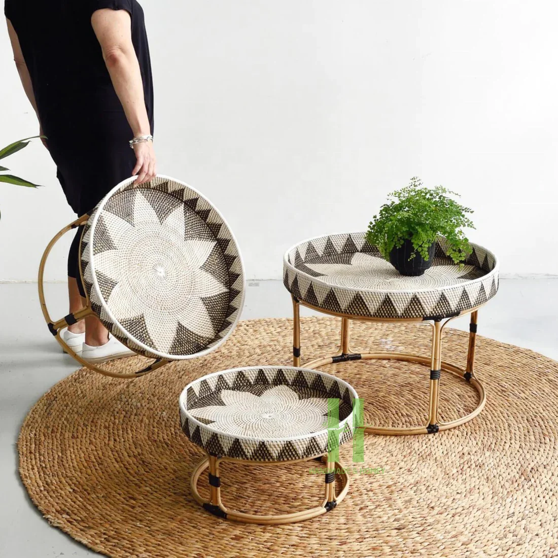 HNH Craft Customized Round Rattan Tray with Stand Natural Wicker Tray for Food Display Rattan Side Table for Living Room Bedroom