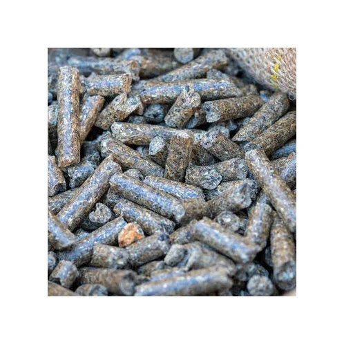 High quality natural sunflower seed meal for feeding cattle and farm animals from manufacturer