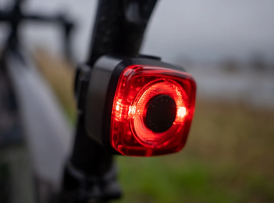 Factory direct Sate-lite Bicycle Parts Mounting LED Bike Taillight Smart Brake Sensor Cycling Bicycle Light set