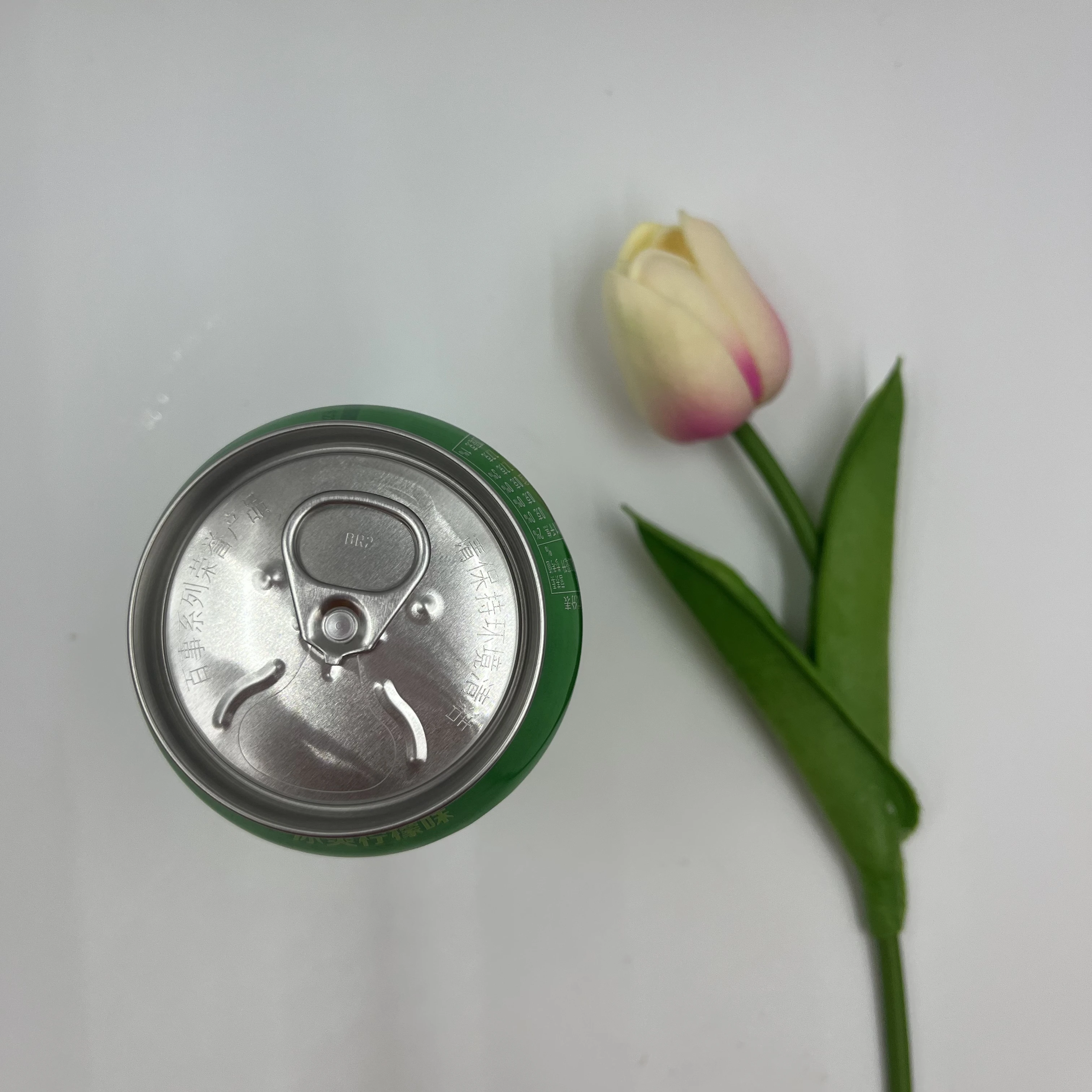 330 мл лимона газированный напиток розлив газированный напиток, банка из алюминия