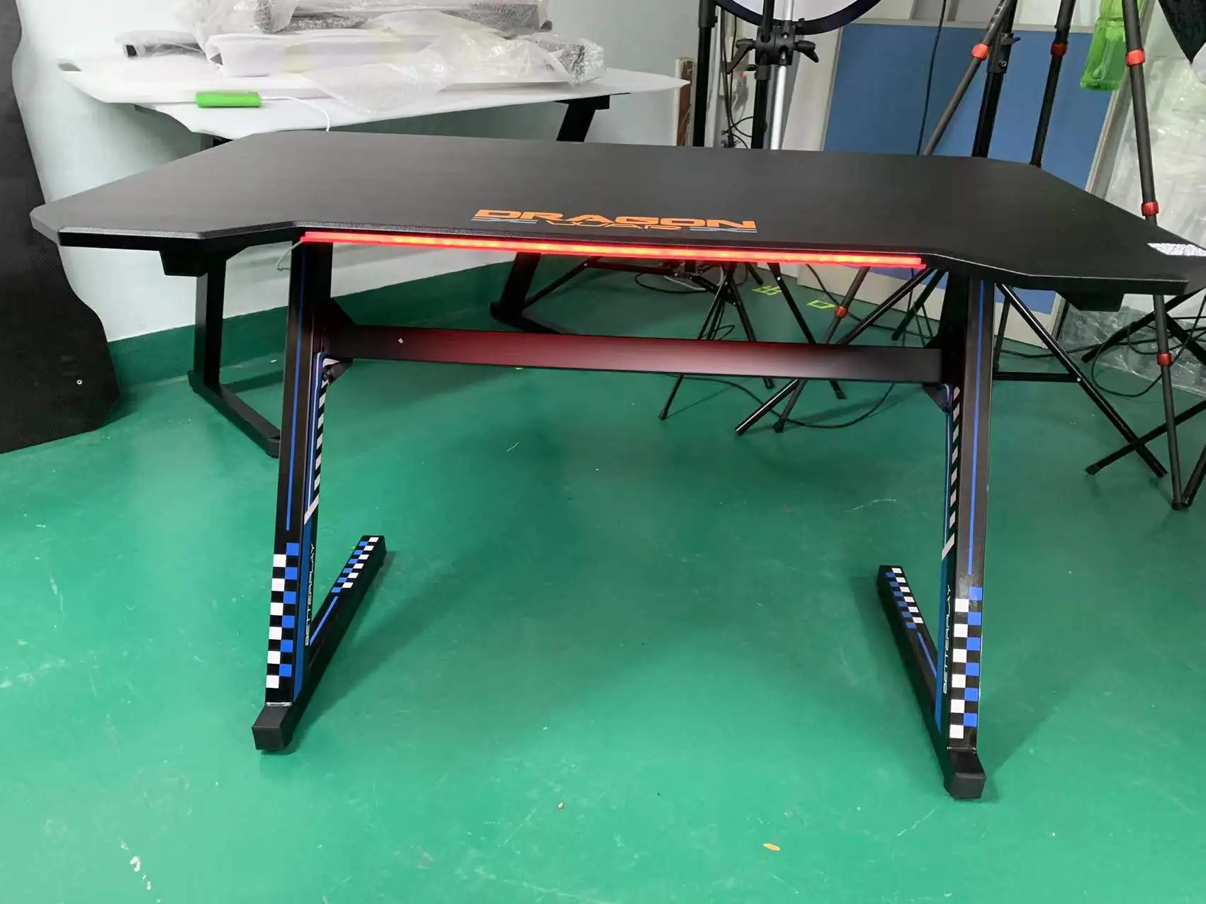 Dragon War RGB melamine fiber desktop apps light control RGB Z shaped steel leg cable box cup holder USB plug Gaming Table