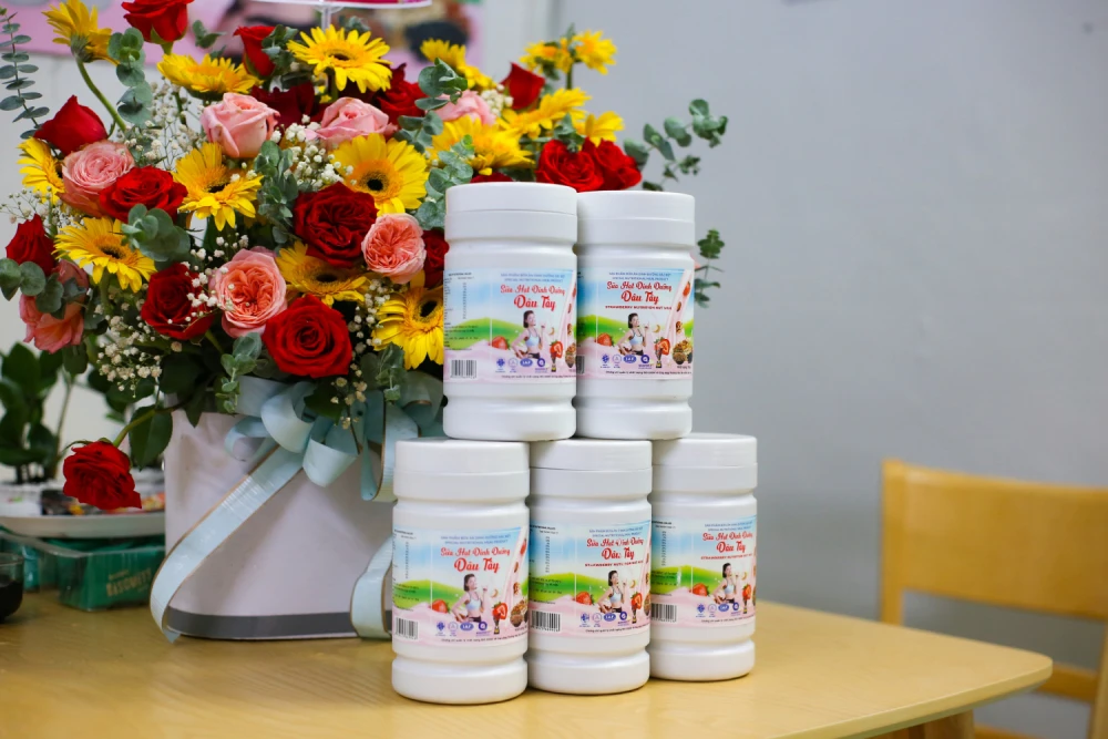 Milk Powder Best Choice No Chemical Using For Drinking ISO Quatest Bottle & Carton Box Made In Vietnam Manufacturer