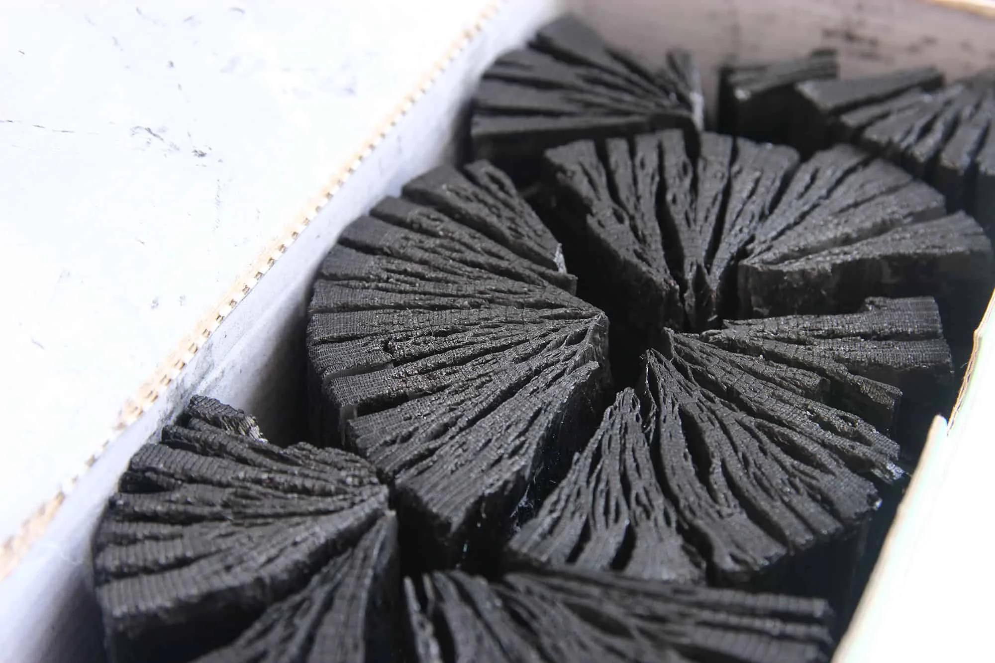 Eco Friendly Smokeless Hardwood Charcoal Black Ayin Wood West Africa Hookah Coal Shisha Charcoal