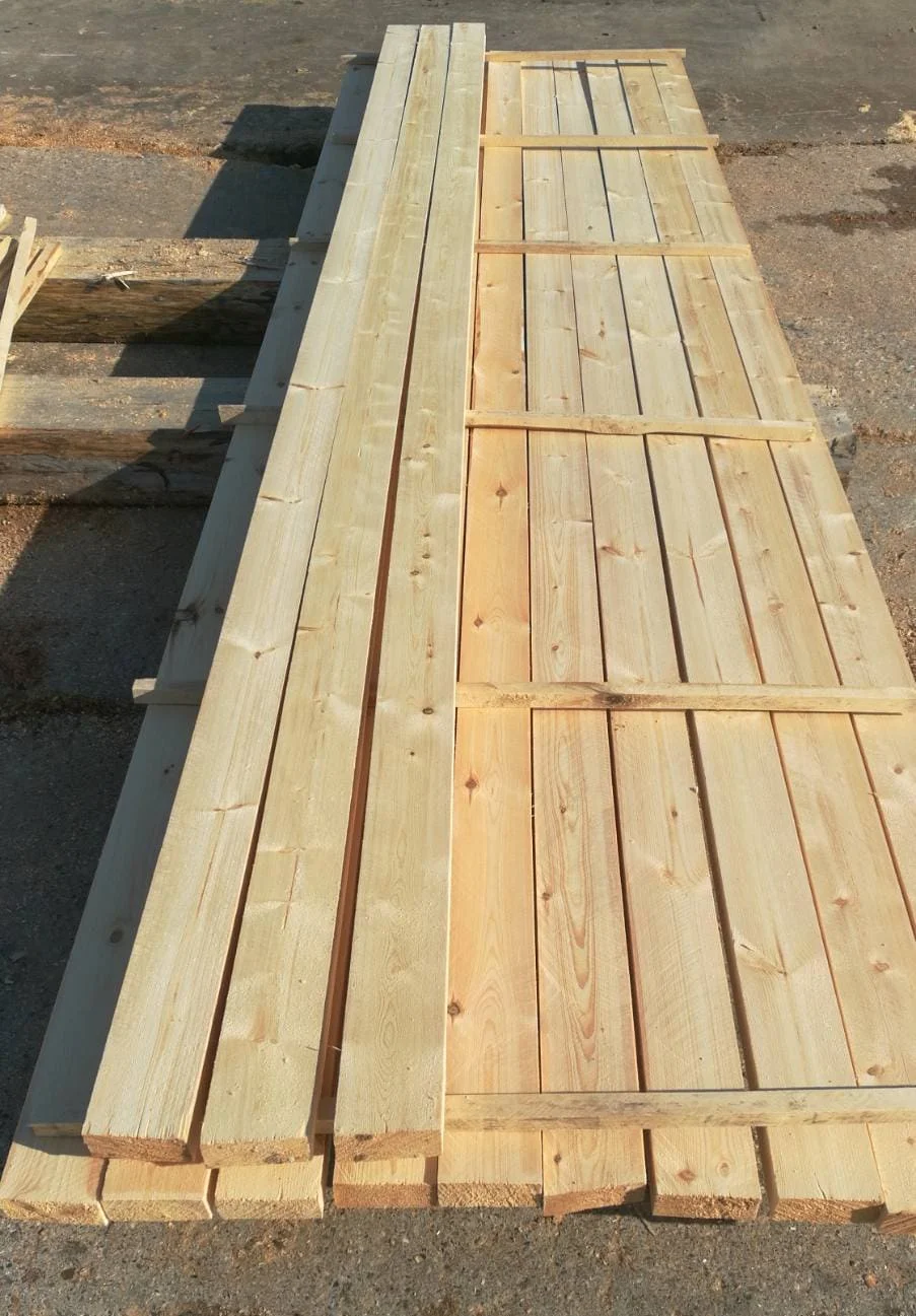 Wholesale Pine Edged Wooden Board Timber Lumber Solid Board Wooden Planks Industrial Wood For Construction