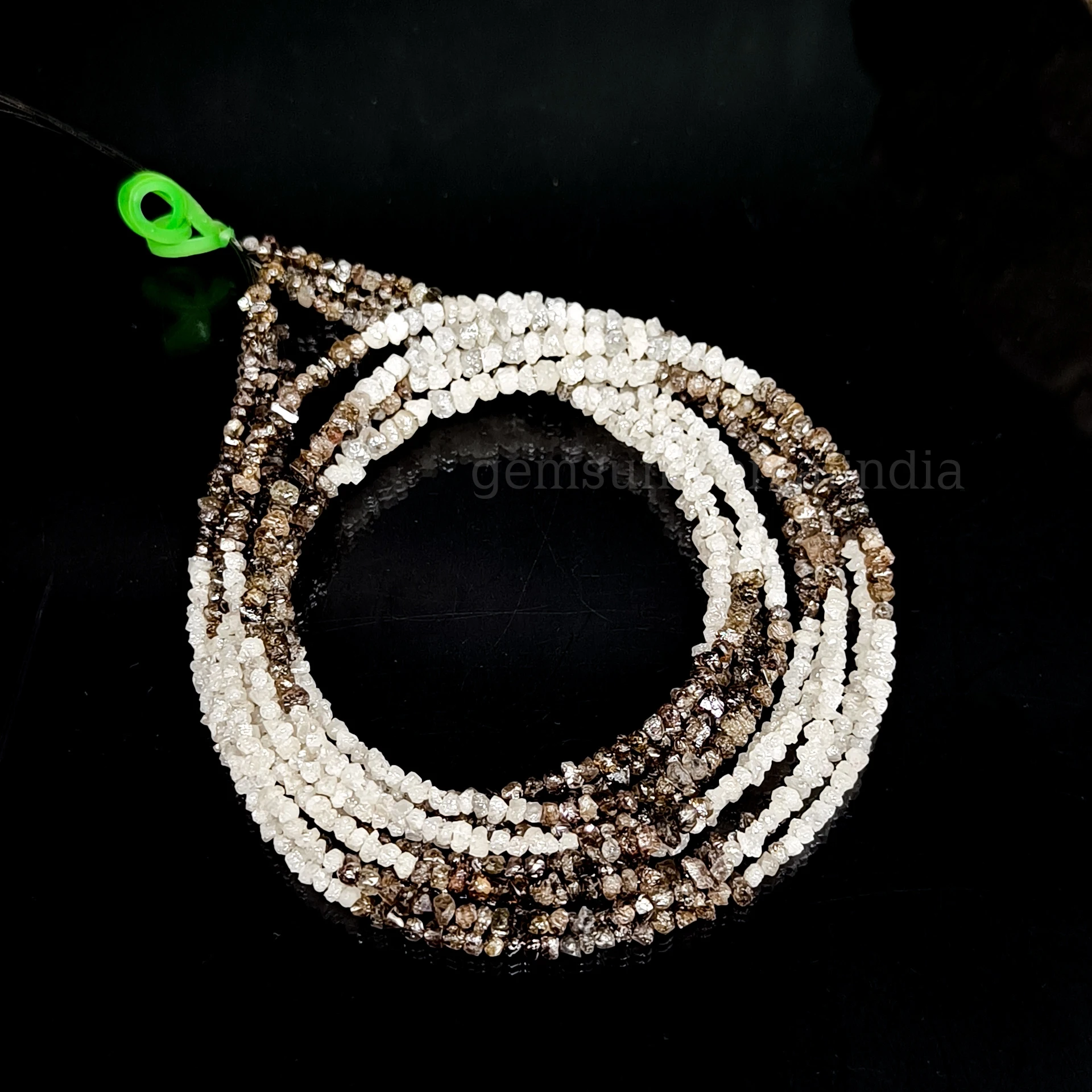 Натуральные белые и коричневые алмазные неограненные бусины многогранные для изготовления ювелирных изделий необработанные оптом Индия