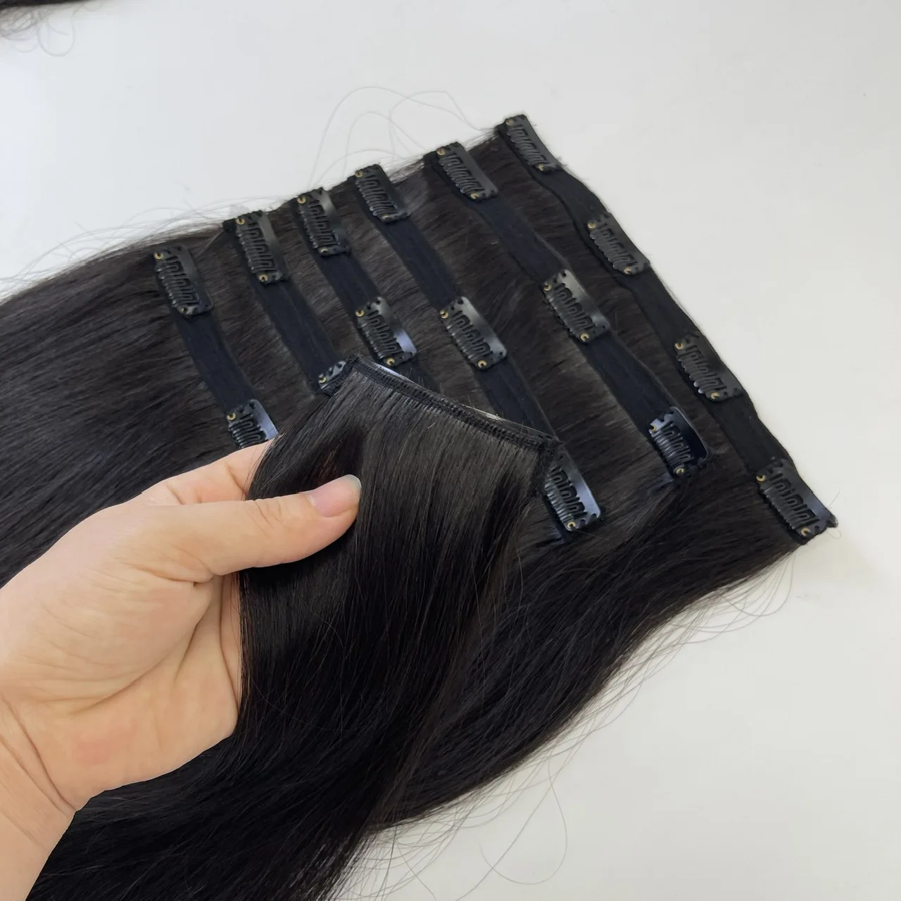 Hot Selling Human Hair Wholesale Super Double Drawn Natural Straight Wavy Clip in Hair Extensions Raw Vietnamese Hair