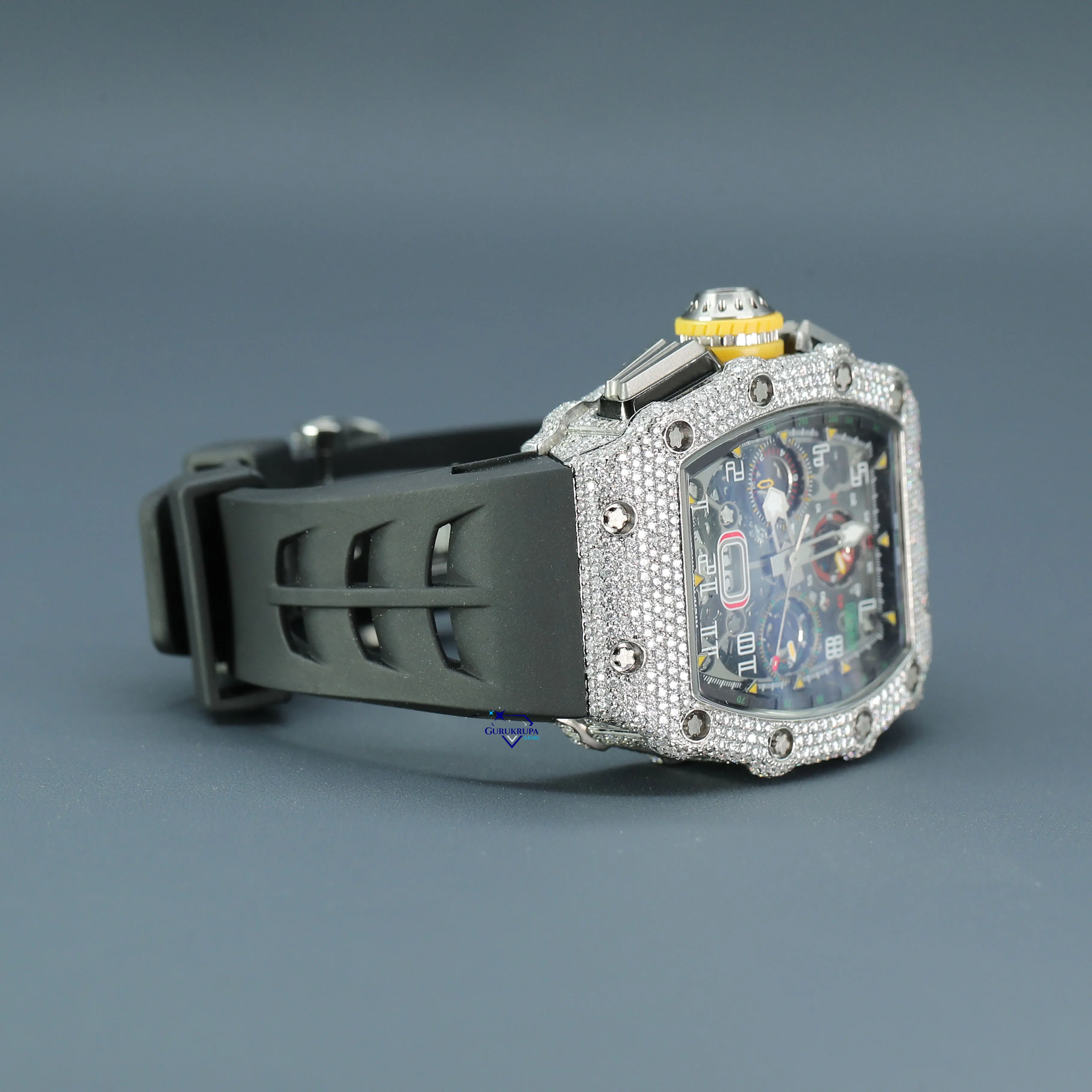 This stylish mens hip hop watch crafted and adorned with VVS clarity natural round brilliant cut diamonds fashion jewelry