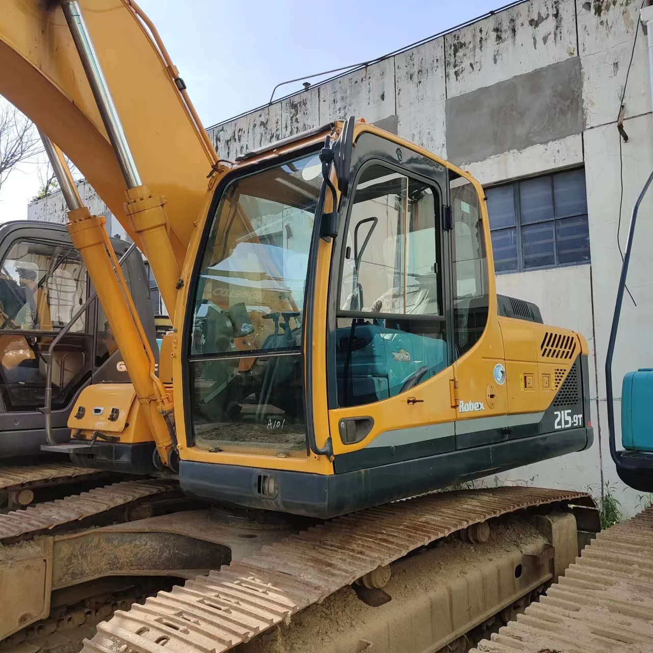 Used Korea original Hyundai R215-9C hydraulic crawler excavator digger hot selling construction equipment in China