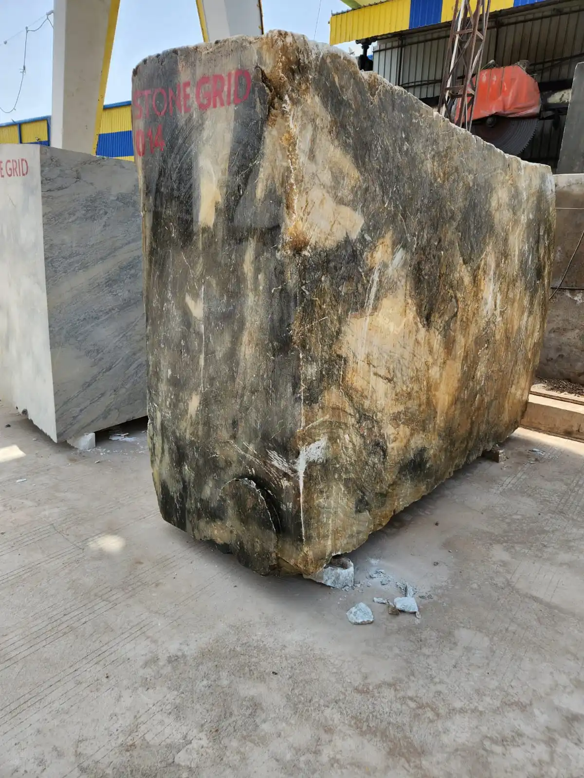 Elegant Looking Natural Stone Sienna Gold Marble Block for Floor and Wall Interior from Indian Supplier