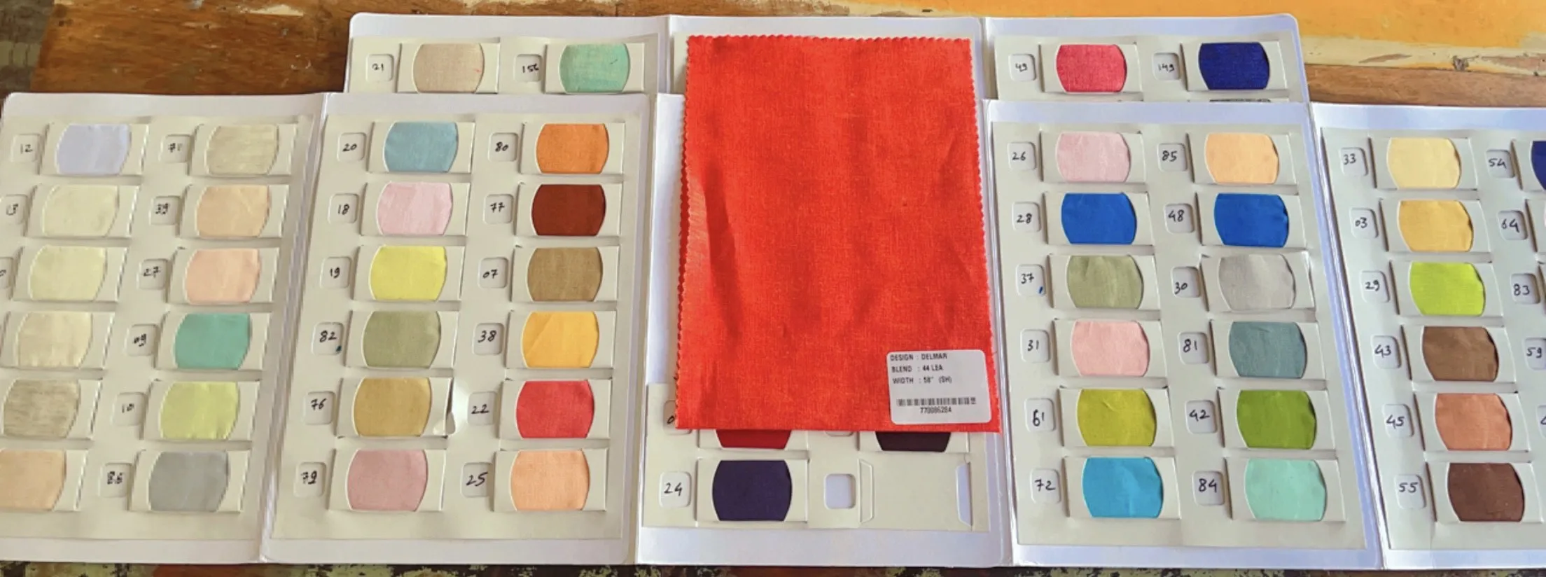 Plain color breathable woven organic 100% linen fabric hemp fabric wholesale for clothing High Quality Customized fabric