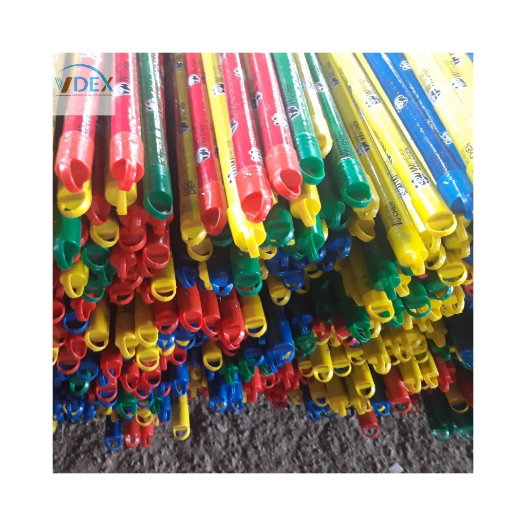 Vietnam Factory Direct 4ft Long Wooden Mop Stick with Durable Eucalyptus PP Plastic Broom Head for Home Use Packaged in Bag