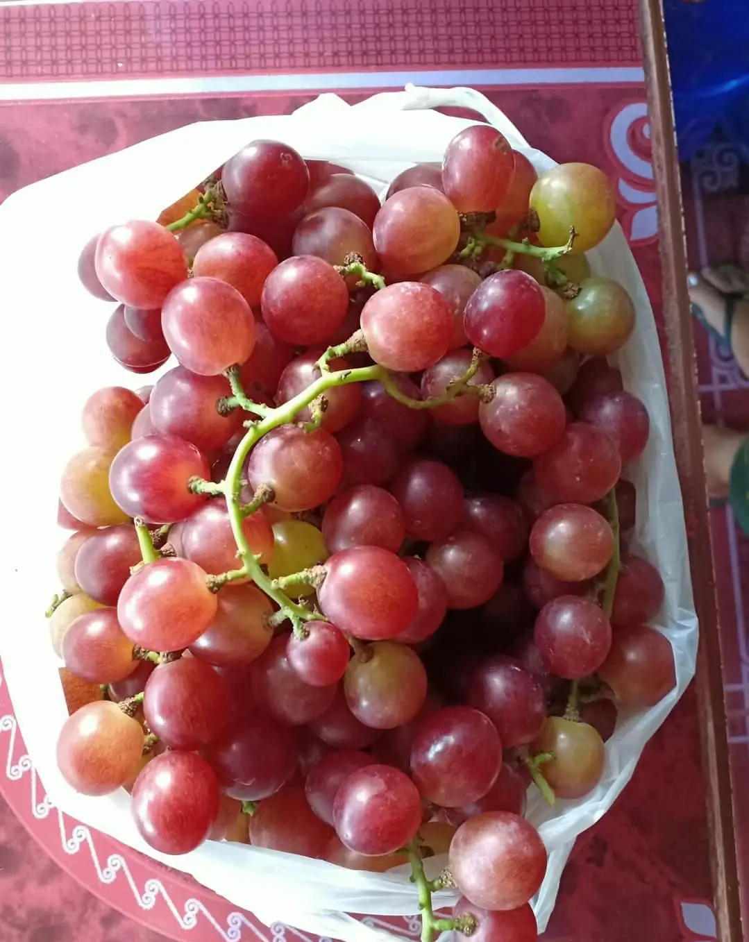 High Quality Fresh Grapes Red Globe crimson grapes