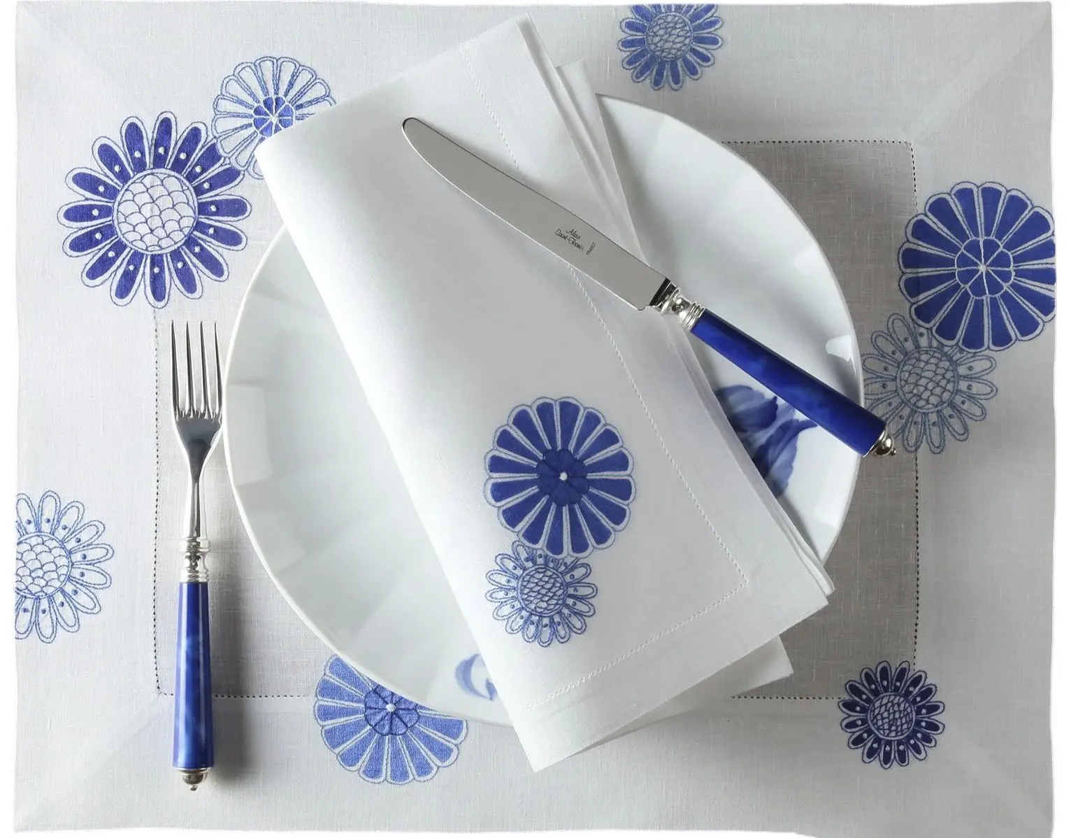 100% White Cotton Cloth Napkins Set Embroidered Blue Flower Washable Hemstitch Pattern Home Wedding Holiday Airplane Use