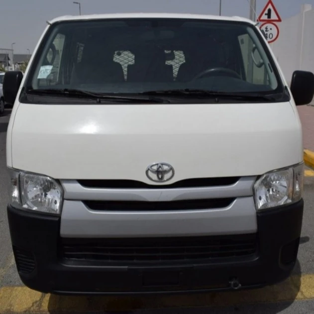 Подержанный 2018 Toyota Hiace Van с RWD турбодвигателем механической коробкой передач кожаные сиденья темные внутренние задние камеры