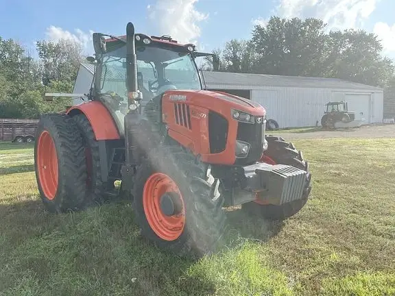 Довольно использованный Kubota M7.171 с хорошим состоянием для продажи
