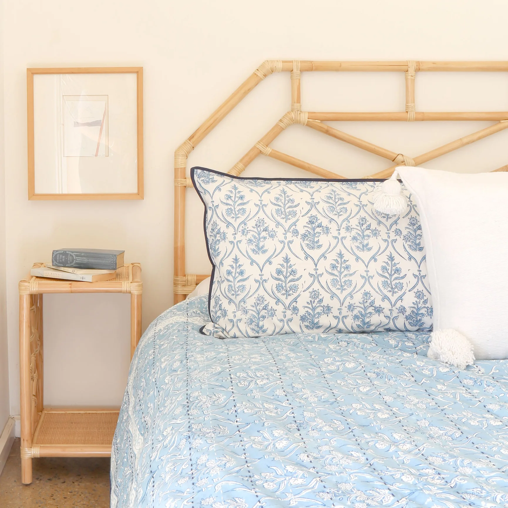 Contemporary hotel decor rattan queen bed frame with headboard wicker headboards for queen beds