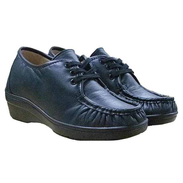 Nurse Shoes Made in Thailand, Featuring High Quality Genuine Leather and Soft, Comfortable Insoles, Essential for Nursing Work.