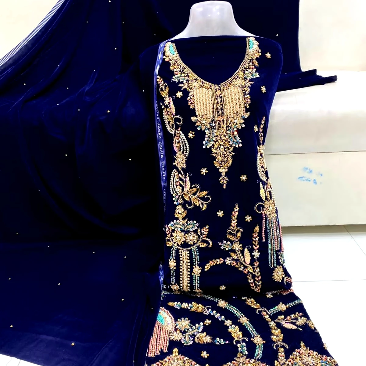 Velvet Pakistani Women Clothing Beautiful Nakshi Dabka Pakistani Women Bridal Dress Winter Latest Pakistani Collection