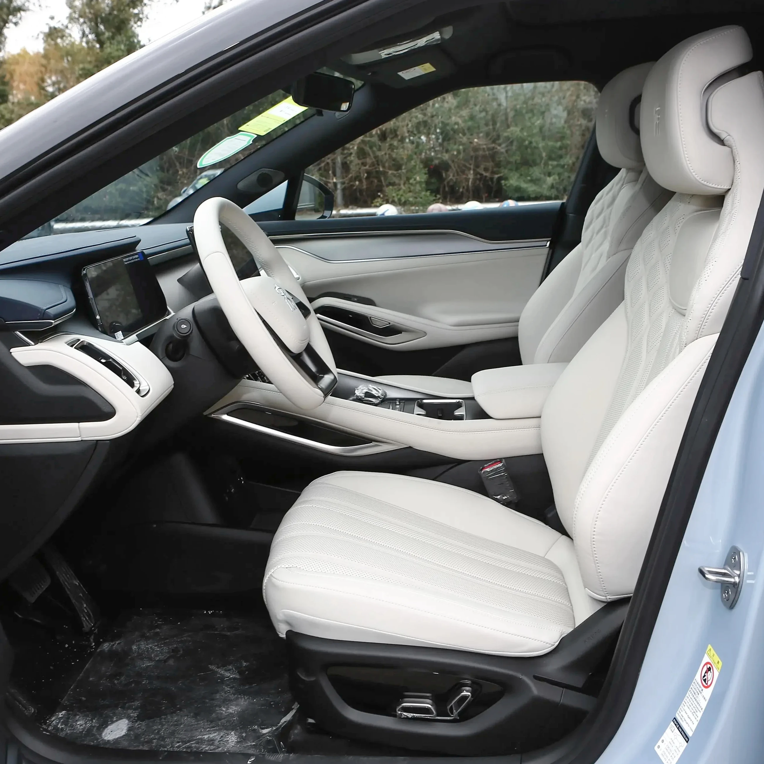 Новый компактный перезаряжаемый автомобиль