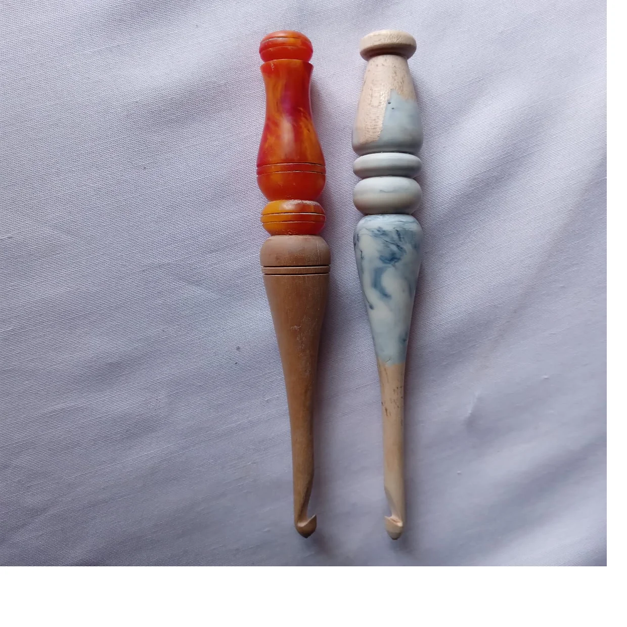 custom made resin and wood blended multi colored crochet hooks in assorted sizes suitable for knitting supplies stores