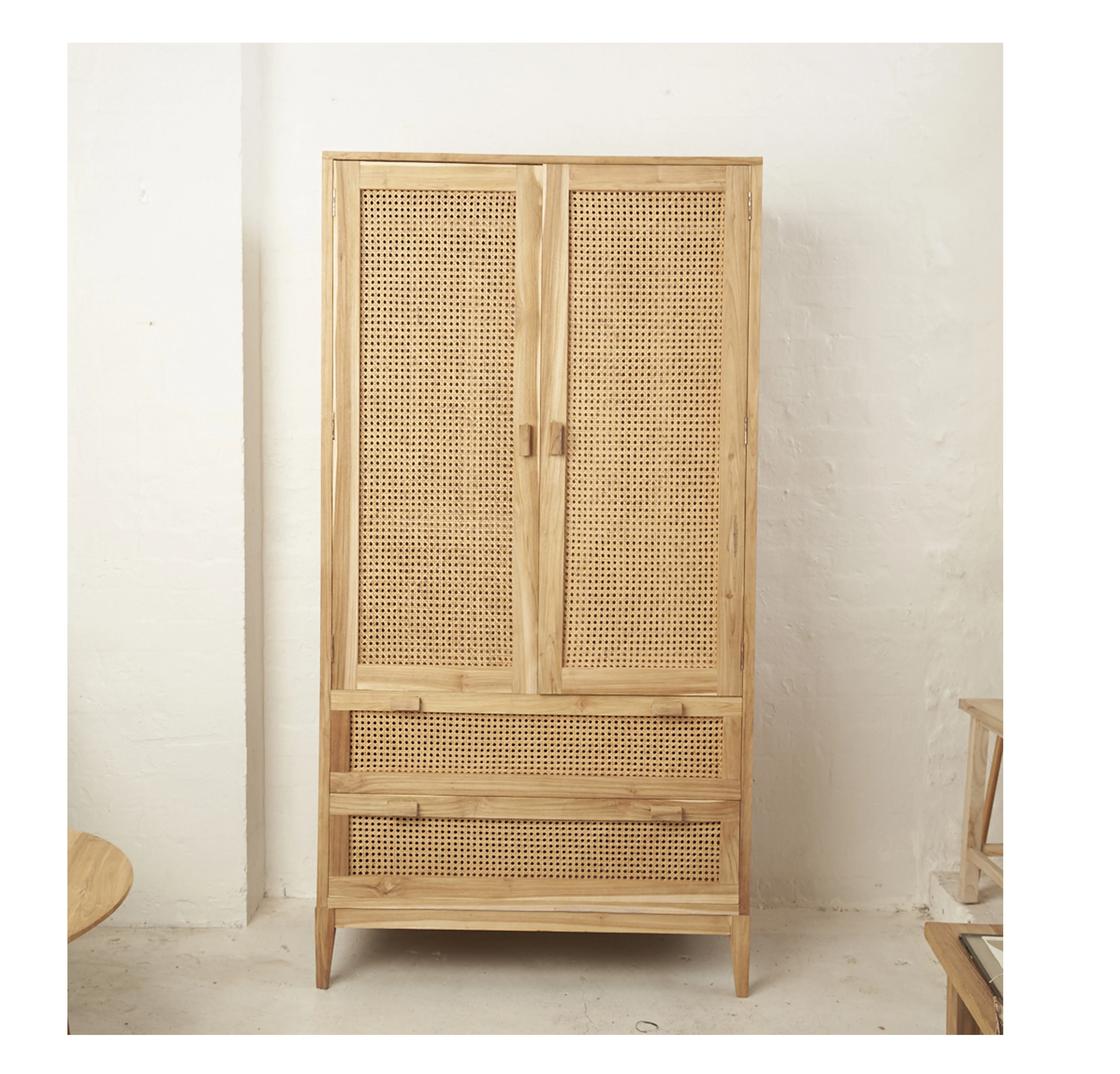 2022 Latest Modern Design 100% Pure Mango Wood Wardrobe Brown Color with Wooden Leg