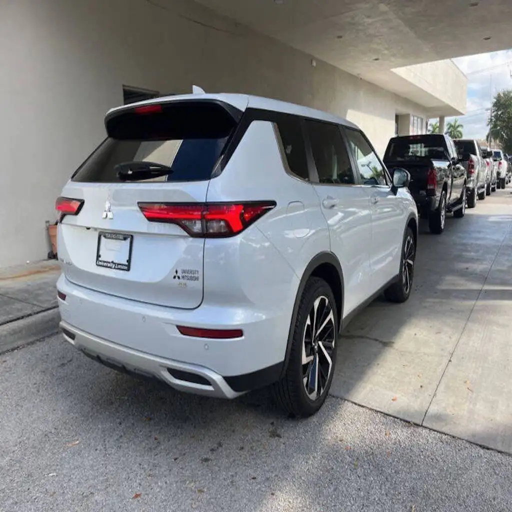 Лучшее состояние 2023 автомобиля Mitsubishi Outlander