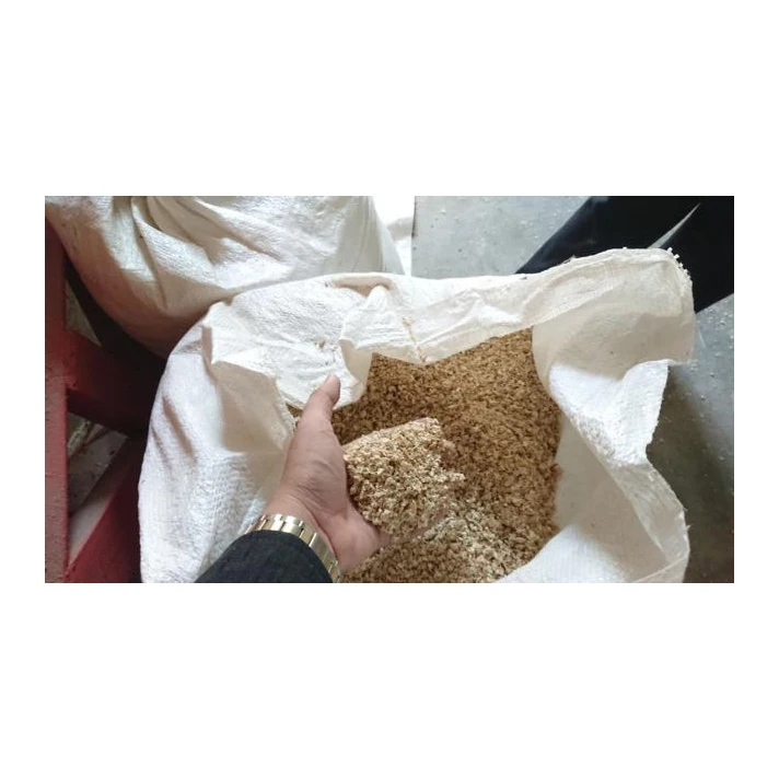 Poultry Feeds Manufacturers Crushed Grained Corn Cob Meal For Animal Feed Vitamin Mineral Premix For Fish Feed