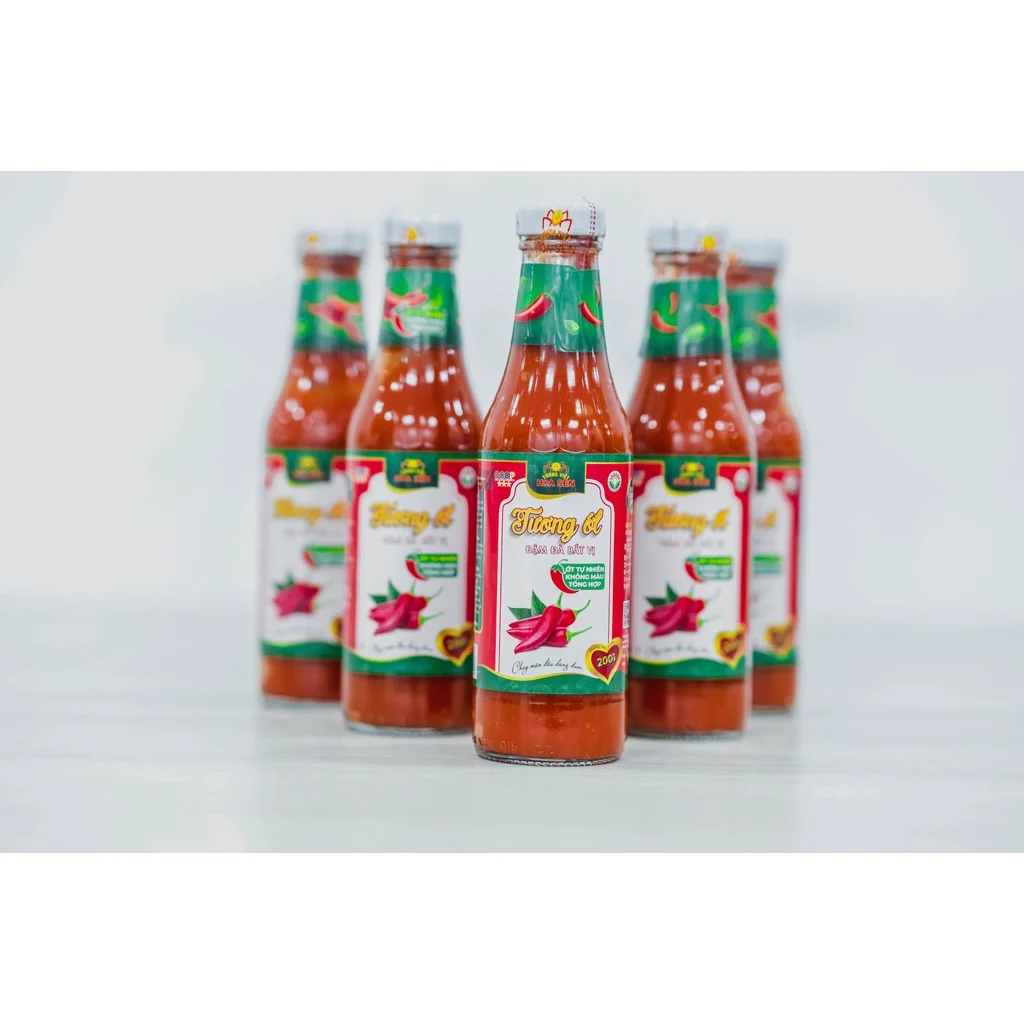 Ambient OEM Vietnam Health New Safe ingredients Chili Sauce Glass Bottle 330g Tuong Viet Hoa Sen chilli sauce production line