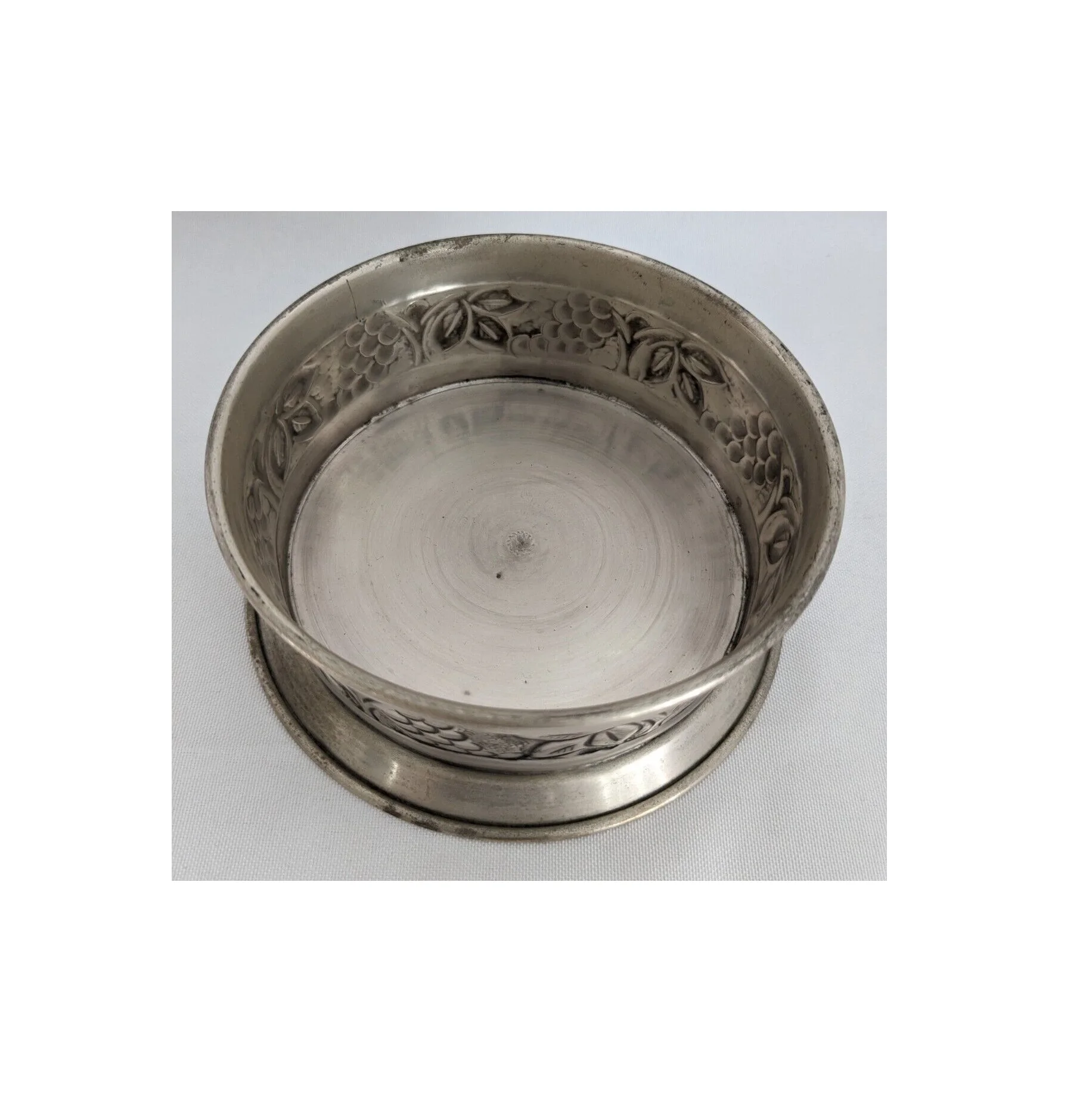 Table Aluminum wine Bottle coaster new design Handicraft Aluminum wine coaster holder for manufacture from India