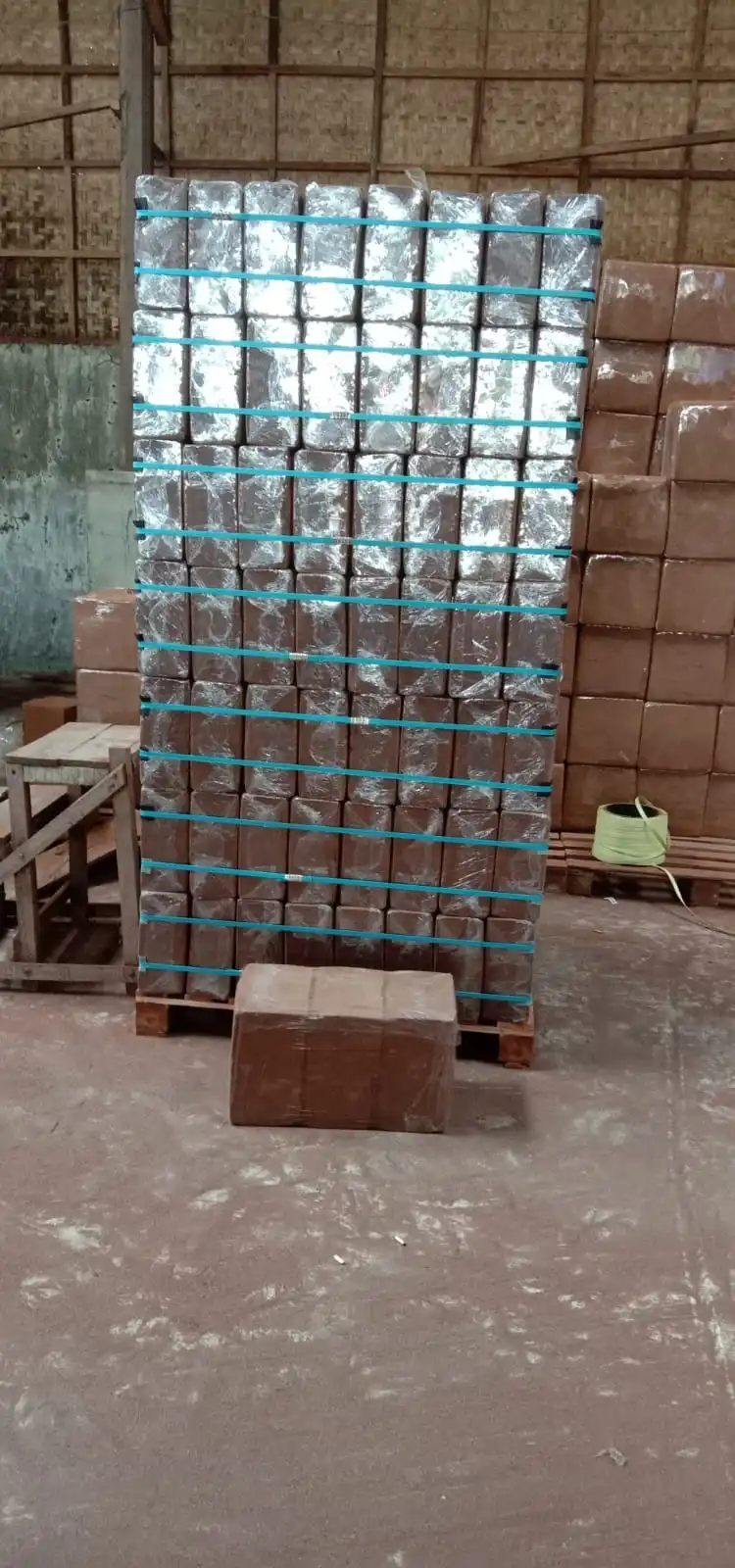 BEST QUALITY COCOPEAT BLOCK 5KG PRODUCT LOW EC BEST BRICKS FOR HEALTH PLANTS AND FLOWERS